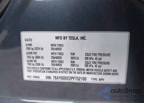 2023 Tesla Model Y Awd/Long Range Dual Motor All-Wheel Drive z USA, uszkodzony, nr VIN 7SAYGDEE2PF752100
